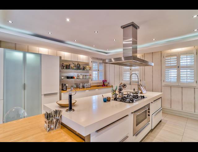5 BEDROOM HOUSE FOR SALE IN UMHLANGA CENTRAL